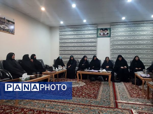 کارگاه آموزشی زنان آگاه در زیارتگاه شهید آیت الله مدرس(ره) کاشمر