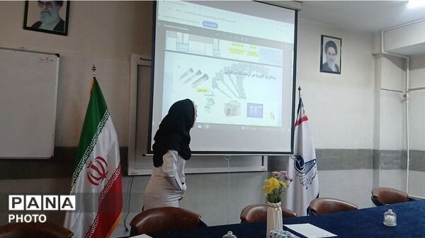 کارسوق دانش آموزان سمپادی در پژوهش سرای ابوریحان ناحیه ۵ 