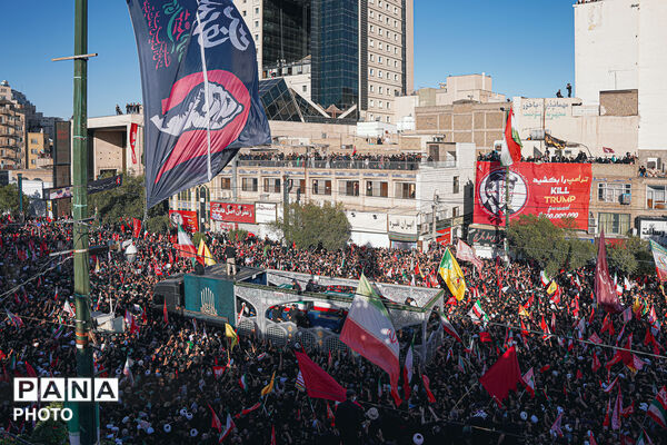 تشییع پیکر رهبر شهید انقلاب در مشهد مقدس-۳
