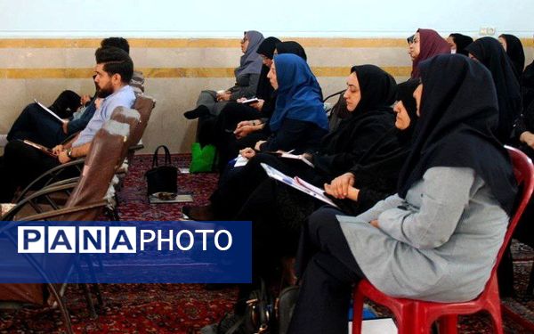 نشست تخصصی شورای آموزگاران قطب ۱ شهر قیامدشت 