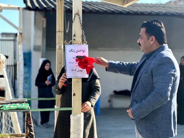 نواختن زنگ انقلاب در دبیرستان هیأت‌امنایی طه