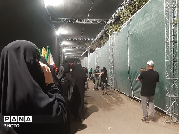 تهران با حضور گسترده مردم، رهبر شهید را بدرقه کرد