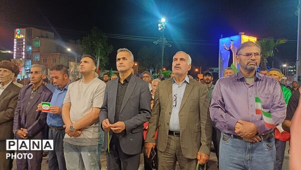 شبِ همدلی و حضور پرشورکوهدشتی‌ها در میدان امام خمینی(ره)