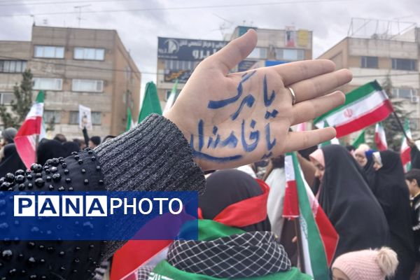 حضور اقشار مختلف مردم پردیس در راهپیمایی ۲۲بهمن 