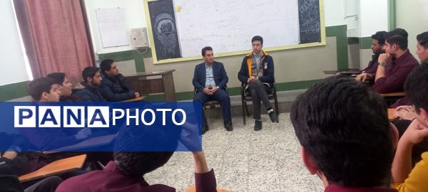 گفتگو با قبول شدگان کنکور دبیرستان نمونه آیت‌الله خامنه‌ای