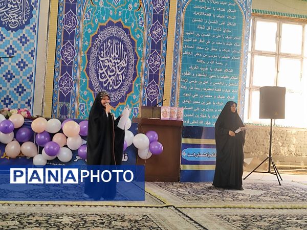 دکلمه‌خوانی دانش‌آموزان در مقابل مادران شهرستان قدس به‌مناسبت روز مادر