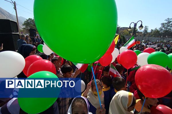 پیش دبستانی‌ها در زرقان تمرین استکبار ستیزی کردند 