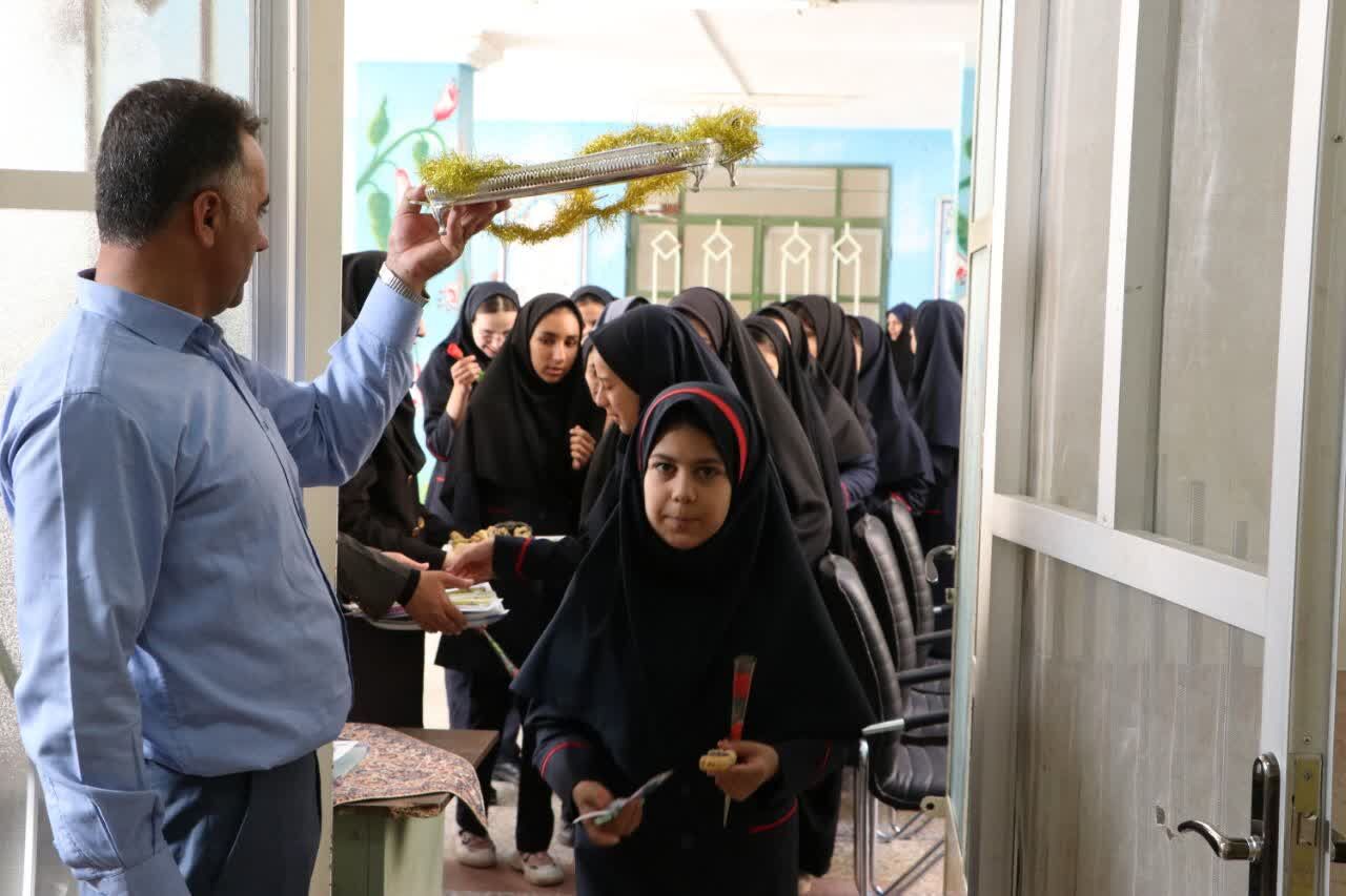 «زنگ جوانه‌ها» در آموزشگاه دخترانه الزّهراء صدرآباد رستاق