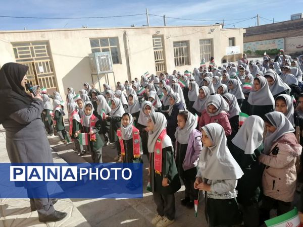 طنین زنگ انقلاب دردبستان خدیجه کبری ابرکوه  