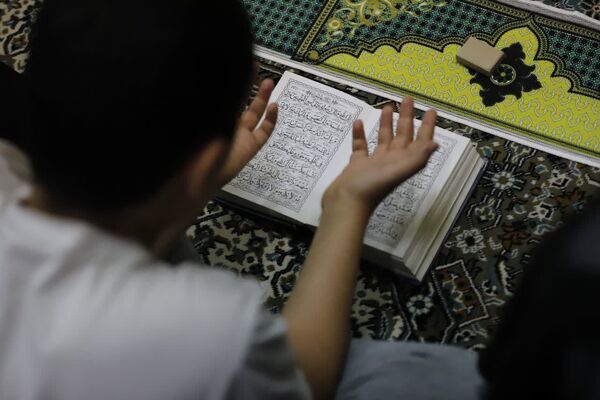 همراهی مسئولین با دانش‌آموزان معتکف شهر مهستان