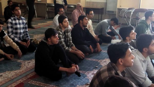 قرائت زیارت حضرت فاطمه (س) در دبیرستان شاهد ابوذر غفاری 