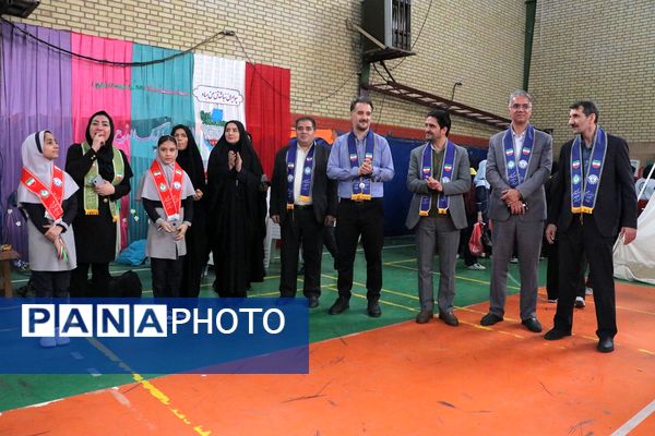 بهارستان دو صحنه همفکری، همدلی و همکاری پیشتازان در همایش یاوران انقلاب