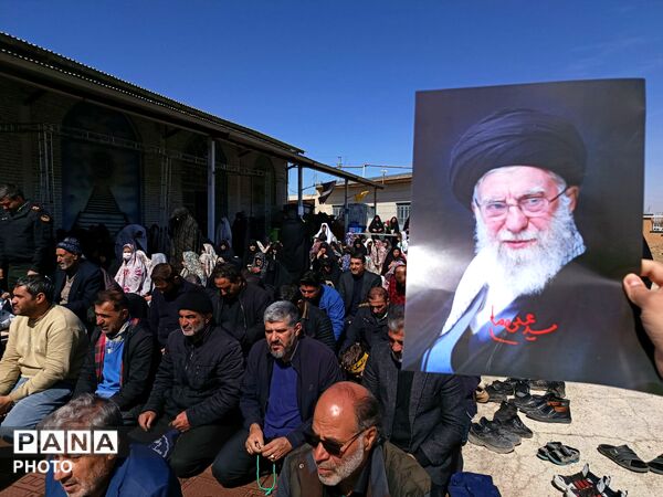 تجمع مردم برای اتحاد در مصلی بهار