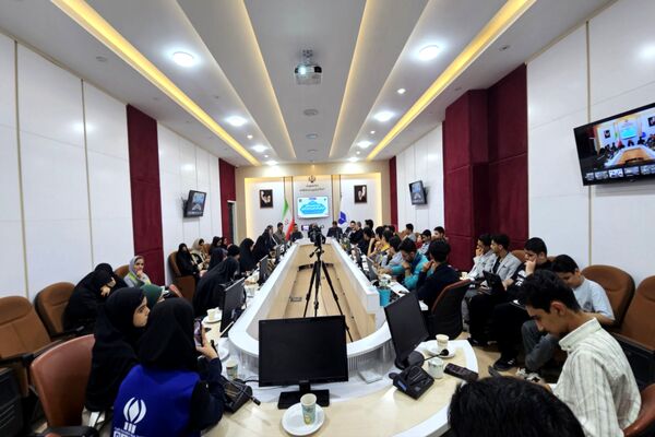 نشست صمیمی اعضای سازمان دانش آموزی گلستان با قائم مقام وزیر 