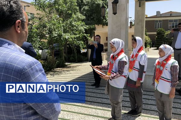 مراسم تقدیر از سفیران مدرسه سازی در اداره کل آموزش و پرورش شهرستانهای استان تهران 