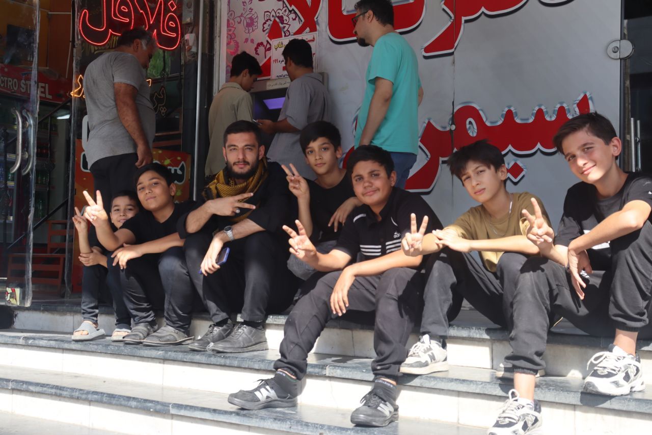 خادمی عاشقانه
