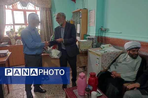 تجلیل از مدیر و کارکنان مدرسه نمونه رازی سعدآباد