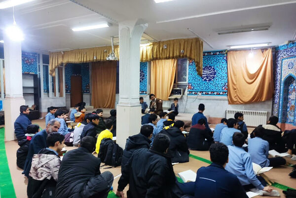 جزء‌خوانی قرآن کریم در دبیرستان حاجیه‌خانم ثقفی ناحیه چهار قم