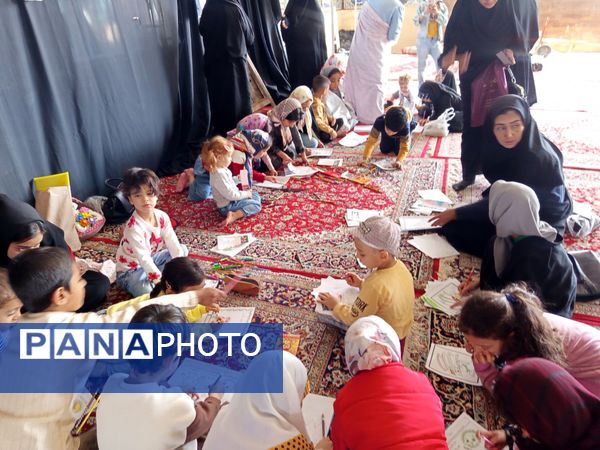 برپایی غرفه کودک در حاشیه نماز جمعه شهرستان کاشمر