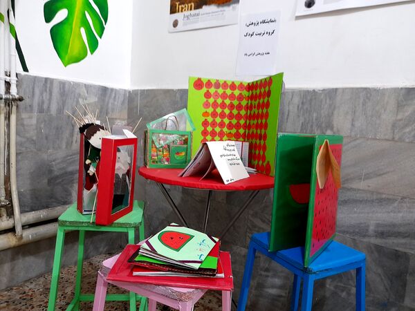 برپایی نمایشگاه به‌مناسبت هفته پژوهش در هنرستان بدیع مشهد
