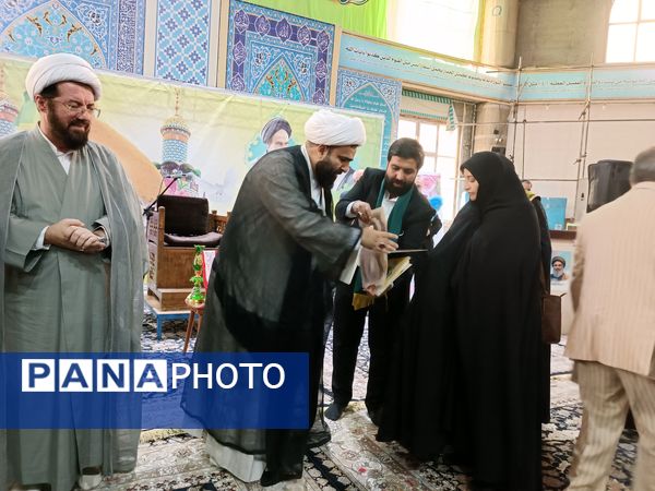 اجتماع بانوان مقاومت و تجلیل از همسران جانبازان در مصلی نماز جمعه شهرستان قدس