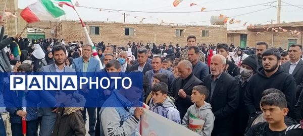 حضور پرشور و وحدت‌آفرین مردم در راهپیمایی ۲۲ بهمن