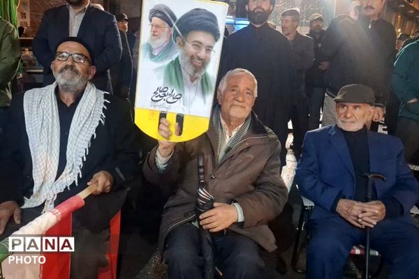 ایستادگی مردم فیروزکوه همچنان ادامه دارد