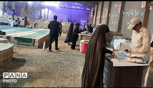 خدمت‌رسانی تنورخانه سنتی ایران در جشن غدیر جمکران