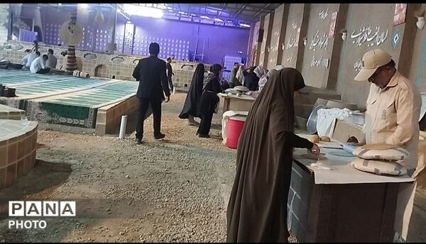 خدمت‌رسانی تنورخانه سنتی ایران در جشن غدیر جمکران