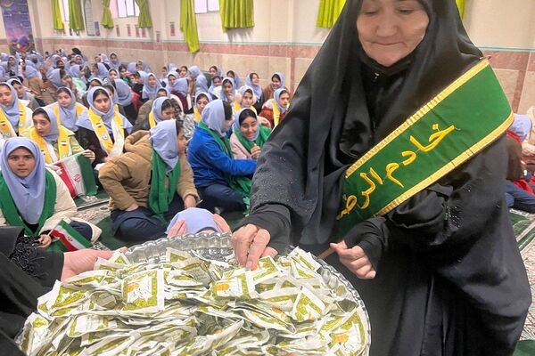 مراسم چهارشنبه‌ امام‌ رضایی در بهارستا‌ن دو