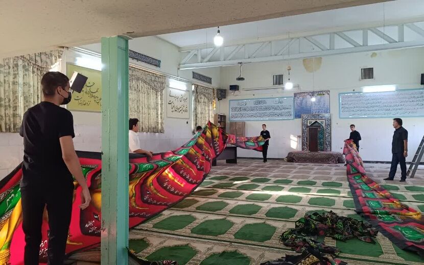 نمازخانه مدرسه دکتر حسابی ۲، سیاه‌پوش بانوی دو عالم 