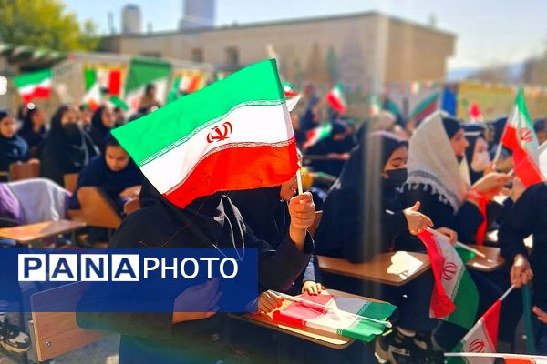 طنین زنگ انقلاب در مدرسه فرزانگان شهرستان باشت