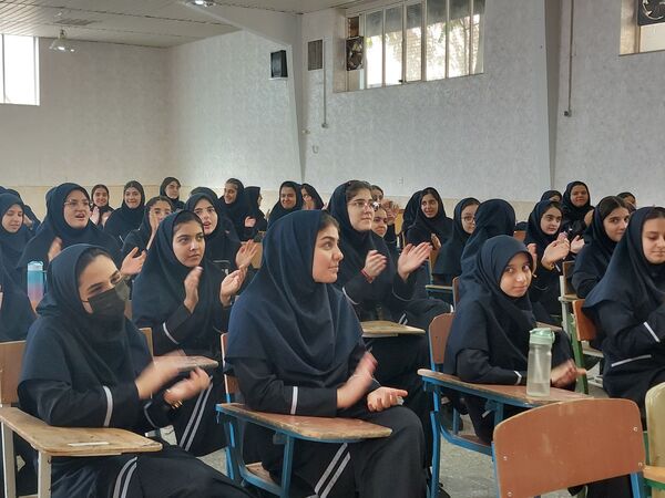 جشن ولادت امام حسن عسکری(ع) در دبیرستان شاهد شهید کلانتری ناحیه 1 کرج 