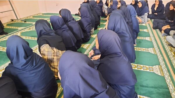 اولین جلسه حجاب و عفاف در دبیرستان فرهنگیان ناحیه۷ مشهد 
