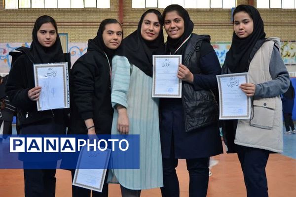 برگزاری مسابقه دو و میدانی در بهارستان‌2