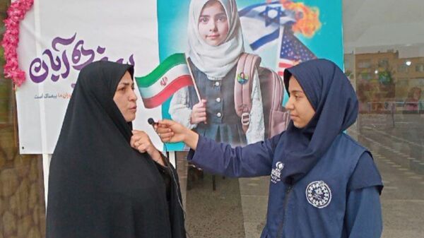 طلوع آگاهی در دل های کوچک؛ جشن روز دانش آموز در دبستان لطیفه
