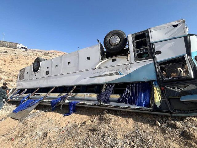 فوت ۴ نفر در حادثه سقوط اتوبوس به دره در جاده دماوند