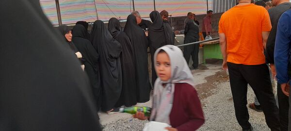 پذیرایی از زائران اربعین حسینی در مواکب پل سیمره ورودی شهرستان هلیلان 