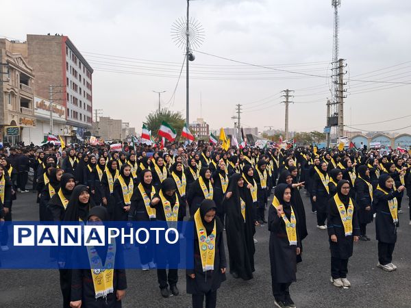 حضور دانش‌آموزان ملاردی در راهپیمایی روز سیزده آبان 