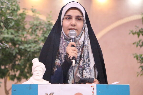 محفل شعر در سازمان دانش‌آموزی یزد 
