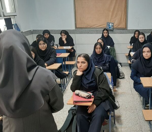 اولین جلسه هدایت تحصیلی در دبیرستان دخترانه کوثر فرهنگیان