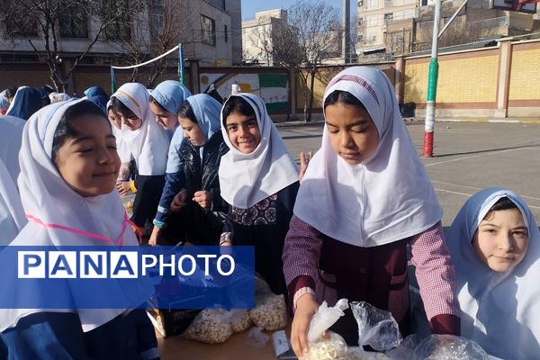 حضور پرشور دانش آموزان ناحیه دو شهرری در برنامه‌های متنوع دهه فجر و جشن انقلاب
