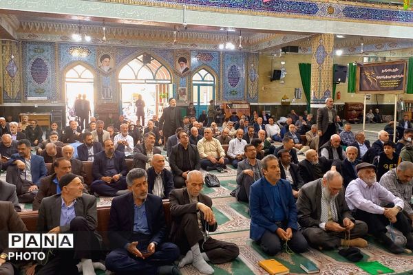 اقامه نماز جمعه ورامین در مسجد صاحب‌الزمان(عج) با حضور گسترده مردم و مسئولان