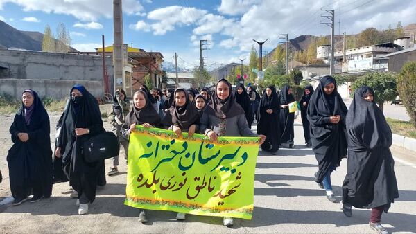 راهپیمایی یوم الله ۱۳ آبان در بلده مازندران
