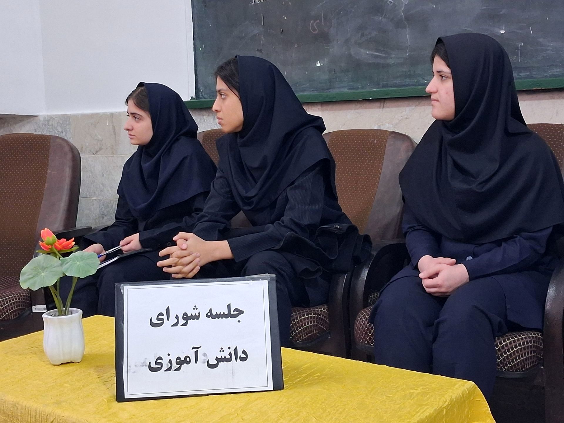 جلسه شورای دانش آموزی فاطمیه؛ از پیشنهاد تا اجرا