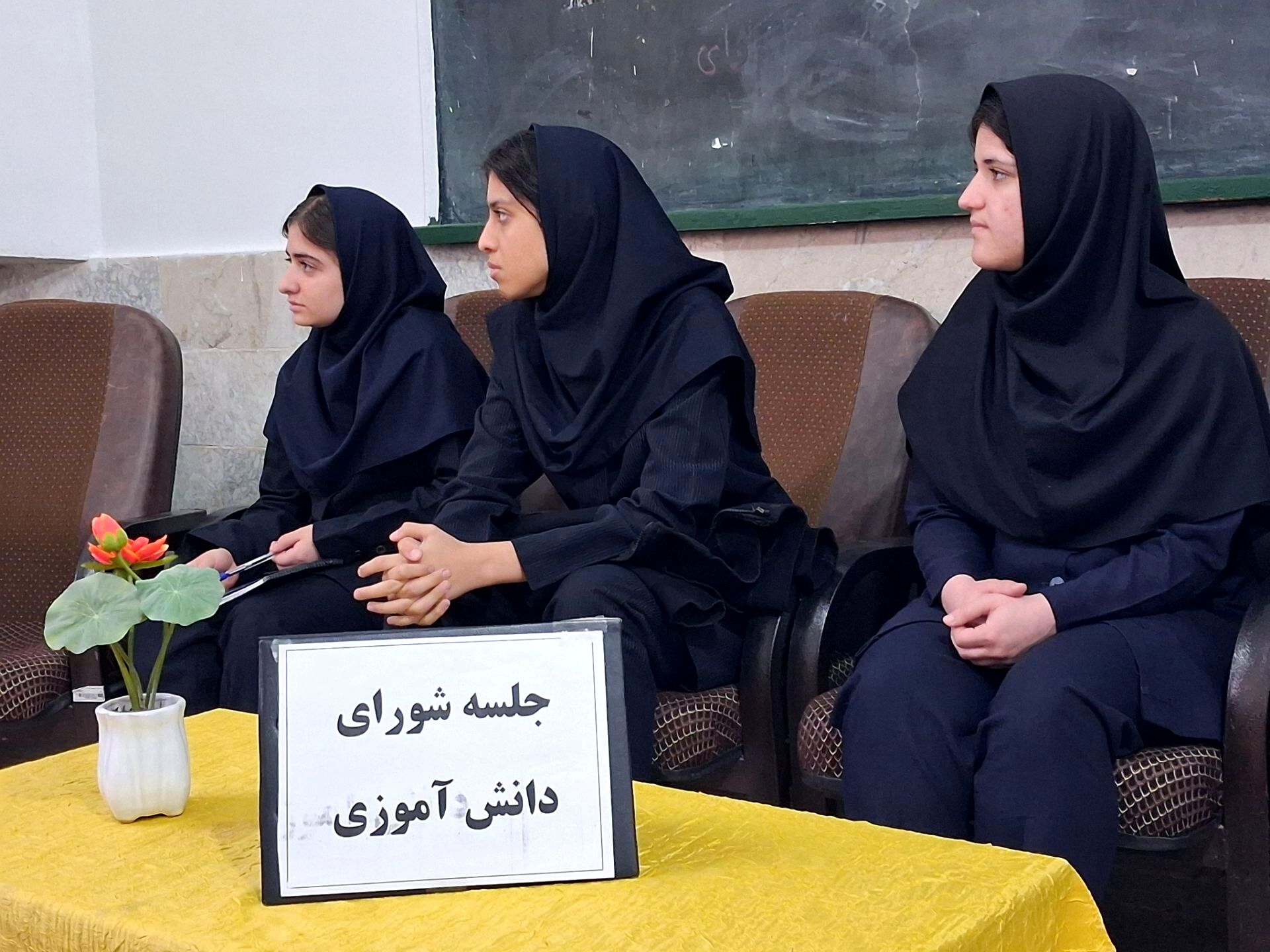 جلسه شورای دانش آموزی فاطمیه؛ از پیشنهاد تا اجرا