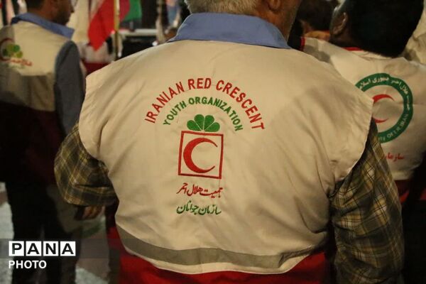 خواندن دسته جمعی سرود ملی ایران در باغ ملی یزد