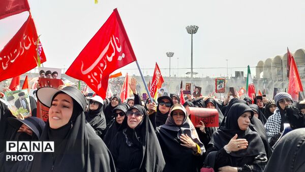 تجدید میثاق با آرمان‌های انقلاب، تهران در سوگِ رهبر شهید یکپارچه سیاه پوش شد