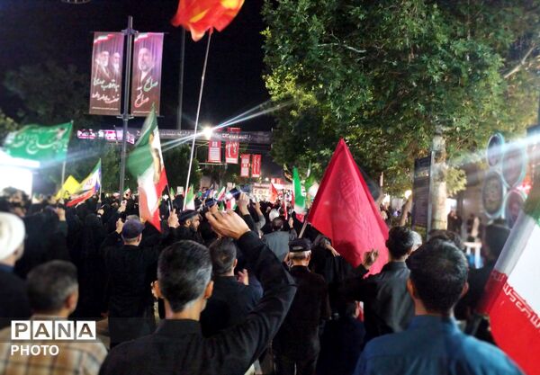 نهمین شب از مراسم عزاداری امام حسین همراه با هئیت زنجیر زنی در حسینیه امام خمینی