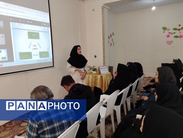 جلسه آموزش خانواده در دبیرستان دخترانه رفعت